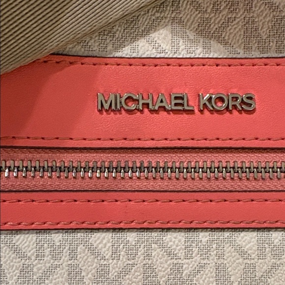 Michael Kors Cream and Pink Signature Tote - Picture 3 of 13